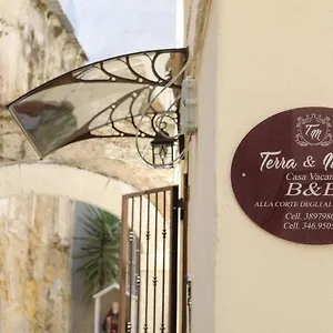 https://alla-corte-degli-alberolungo.barihotels.org